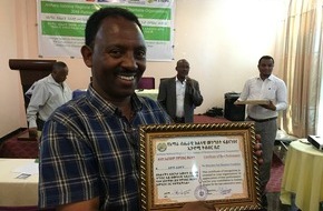 Stiftung Menschen für Menschen: Stiftung Menschen für Menschen wird in Äthiopien mit dem "Best Performance Award" ausgezeichnet