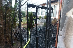 Polizei Minden-Lübbecke: POL-MI: Unterstand an Garage gerät in Brand und greift auf Haus über