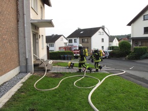 FW-AR: Arnsberg: Kellerbrand in Wohnhaus und Fehlalarm in Flüchtlingsunterkunft