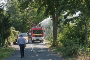 FW Menden: 1200m² Wald brannten an der Eupener Straße