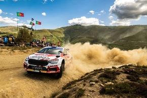 Akropolis-Rallye Griechenland: Škoda Fahrer Andreas Mikkelsen und Sami Pajari kämpfen um WRC2-Titel