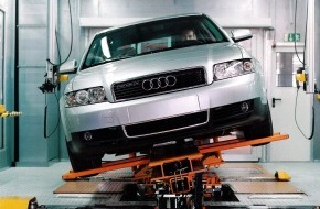 Audi AG: Gerüttelt, geschüttelt und geschleudert: Innovationen der neuen Audi
A4-Montage