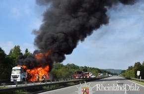 Polizeipräsidium Westpfalz: POL-PPWP: Lkw brennt komplett aus