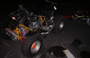 Polizeiinspektion Hildesheim: POL-HI: Quad prallt gegen Lkw, Quadfahrer schwer verletzt