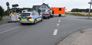 Kreispolizeibehörde Herford: POL-HF: Unfall mit Personenschaden - 
Vorfahrt beim Abbiegen missachtet
