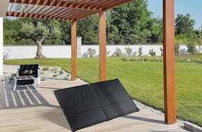 PEARL GmbH: revolt Mobiles Falt-Solarmodul mit monokristallinen Solarzellen, 3,6 kg, 100 Watt: Zusammengefaltet bequem mitnehmen