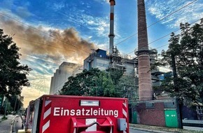Feuerwehr Neuss: FW-NE: Feuer in einem Industriebetrieb an der Düsseldorfer Straße | Mehrere Löschzüge im Einsatz