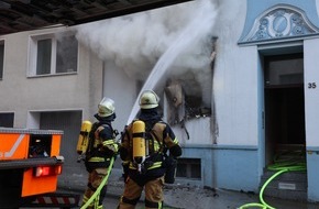 Feuerwehr Essen: FW-E: Brennender Adventskranz verursacht Zimmerbrand - keine Verletzten