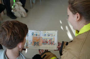 BPOL NRW: Bundesweiter Vorlesetag - Kölner Blaulichtfamilie bringt Kinderaugen zum Leuchten