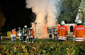 Kreisfeuerwehr Rotenburg (Wümme): FW-ROW: Fahrzeug brennt in Garage - Feuerwehr kann schlimmeres verhindern