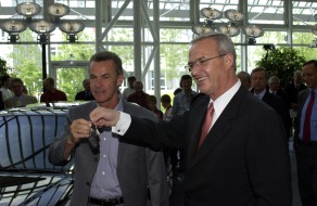 Audi AG: FC Bayern München fährt Audi