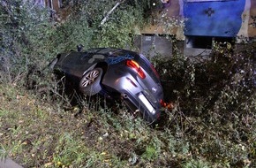 Polizei Aachen: POL-AC: Polizei sucht Zeugen - zwei Pkw- Insassen nach Verkehrsunfall auf der Europastraße (L238) flüchtig