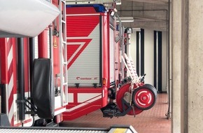 Feuerwehr Neuss: FW-NE: Feuer in Halle auf Abfalldeponie | keine Personen zu Schaden gekommen