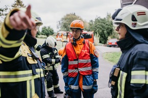 FW Marienheide: Berufsfeuerwehrtag der Jugendfeuerwehr: Marienheider Feuerwehrnachwuchs für 24 Stunden im Einsatz