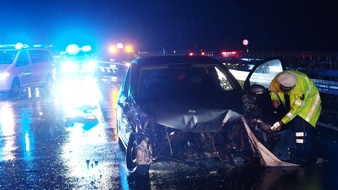 Feuerwehr Iserlohn: FW-MK: Schwerer Verkehrsunfall auf der Autobahn A46