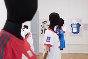 Dressed to Win. Women, Football &amp; Textiles - Sonderausstellung im Textilmuseum eröffnet