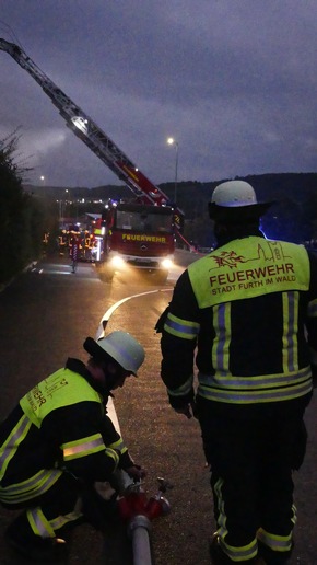 HZA-R: Großangelegte Feuerwehrübung am Zollamt in Furth im Wald