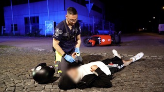 RTLZWEI: Neue Folge "Mensch Retter - NACHTSCHICHT": Lebensrettung nach Brandverletzung und ein Patient außer Kontrolle