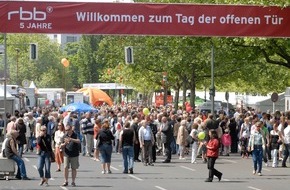 rbb - Rundfunk Berlin-Brandenburg: Große Resonanz auf den Tag der offenen Tür 80.000 Berliner und Brandenburger kamen zum rbb in Berlin