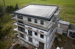 REHAU Industries SE & Co. KG: REHAU Referenzobjekt: Aufstockung und Komplettsanierung / Wie dem Kunden, so auch mir (...)