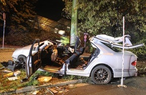 Polizei Bochum: POL-BO: Unfall auf dem Uni-Gelände: Feuerwehr befreit Beifahrer (22) aus Autowrack