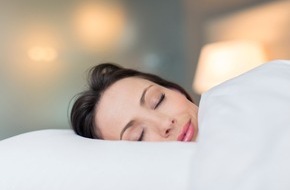 Wort & Bild Verlag - Gesundheitsmeldungen: Schön über Nacht - so geht's / In einem gesunden Schlaf steckt jede Menge Beauty-Potenzial - Dabei gibt es vieles, was man unterstützend tun kann