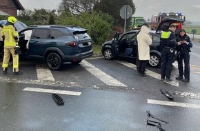 Freiwillige Feuerwehr Alpen: FW Alpen: Verkehrsunfall im Kreuzungsbereich