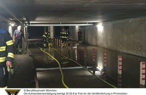 Feuerwehr München: FW-M: Wasserrohrbruch sorgt für Feuerwehreinsatz (Obersendling)