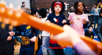 bofrost*: Musik und Spaß beim Kinderkonzert mit bofrost* / Verbindende Momente im Sonderpädagogischen Förderzentrum München Süd-Ost