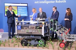 Universität Hohenheim: Kanzler Scholz wählt Agrar-Roboter zu seinem Digitalisierungs-Favoriten auf Digital-Gipfel