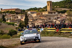 Rallye Spanien: Dreikampf von SKODA Fahrern um WRC2-Titel bleibt bis zum Finale offen