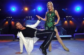 ProSieben: Erste Live-Show von "Stars auf Eis": Für Charlotte Engelhardt regnet es Männer