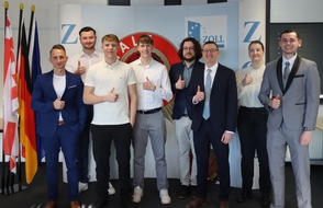 Hauptzollamt Bremen: HZA-HB: Berufseinsteiger beim Hauptzollamt Bremen / Jetzt Karriere beim ZOLL starten!