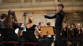 Deutscher Musikrat gGmbH: Das Bundesjugendorchester auf Frühjahrstournee mit Wiebke Lehmkuhl und Elias Grandy