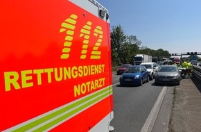 Feuerwehr Moers: FW Moers: A 57 / Sieben Verletzte bei Verkehrsunfall