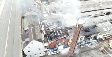 Polizei Mettmann: POL-ME: Großbrand in Gewerbegebiet - die Polizei bittet um Hinweise - Ratingen - 2408002