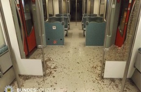 Bundespolizeidirektion Berlin: BPOLD-B: Scheiben in S-Bahn zerstört
