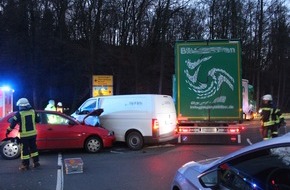 Polizei Rheinisch-Bergischer Kreis: POL-RBK: Odenthal - Hoher Sachschaden und zwei Verletzte in Altenberg