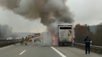 Polizeidirektion Kaiserslautern: POL-PDKL: A6/Waldmohr, Lkw-Anhänger brennt völlig aus