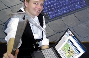 Rathscheck Schiefer: Der Schieferdecker kommt übers Internet: Neue Wege zu Fach-Handwerkern / Messetrend: Naturdächer holen die Energie ins Haus