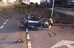 Polizei Rheinisch-Bergischer Kreis: POL-RBK: Bergisch Gladbach - Pkw-Fahrer übersieht Leichtkraftrad beim Abbiegen - Eine schwer verletzte Person
