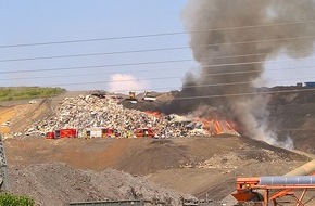 Feuerwehr Gelsenkirchen: FW-GE: Brandeinsatz auf der Zentraldeponie in Gelsenkirchen-Resse