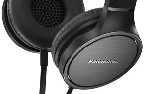 Panasonic Deutschland: Neue stylische On-Ear Headsets von Panasonic / Faltbare Modelle RP-HF100M und RP-HF500M ab August auf dem Markt