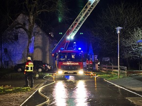 KFV Bodenseekreis: Großbrand in Neufrach - Feuerwehr verhindert Übergreifen auf Wohnhaus