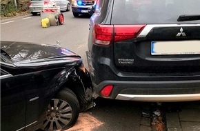 Polizeipräsidium Westpfalz: POL-PPWP: Gegen geparktes Auto gekracht