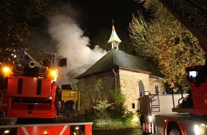 Feuerwehr Essen: FW-E: Denkmalgeschütztes Ausflugslokal im Essener Stadtwald abgebrannt, hoher Sachschaden