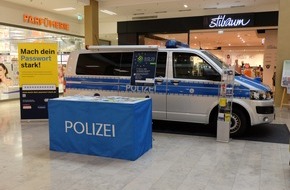 Polizei Rheinisch-Bergischer Kreis: POL-RBK: Bergisch Gladbach - Monatlicher Infostand der Kriminalprävention in der RheinBerg-Galerie