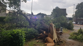 Feuerwehr Düren: FW Düren: Unwetter über Düren - Feuerwehr im Dauereinsatz