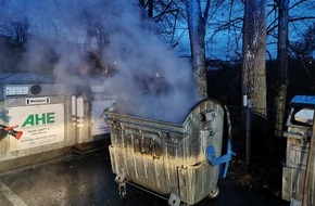 Feuerwehr Wetter (Ruhr): FW-EN: Wetter - Containerbrand im Dorf Volmarstein