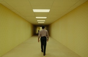 Constantin Film: Horror-Sensation XXL: BACKROOMS mit 16 Minuten l&auml;ngerer Fassung ab Donnerstag im Kino